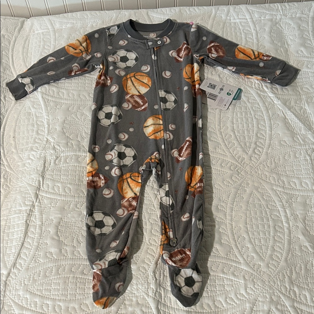 Burt's Bees Gray Sports Print Kids Footie Sz: 18m